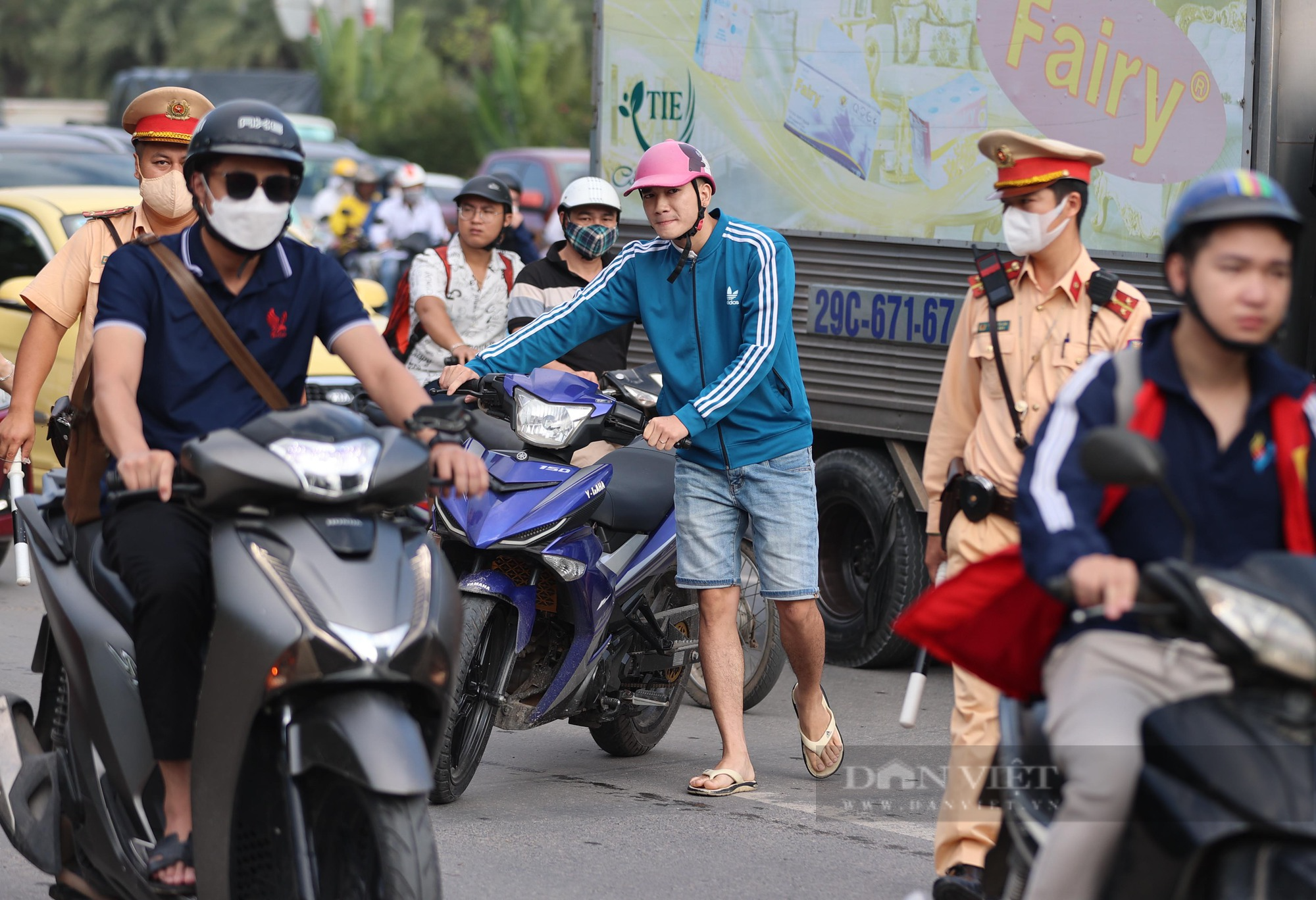Đi vào cao tốc, nhiều xe máy quay đầu bỏ chạy khi thấy CSGT - Ảnh 8.