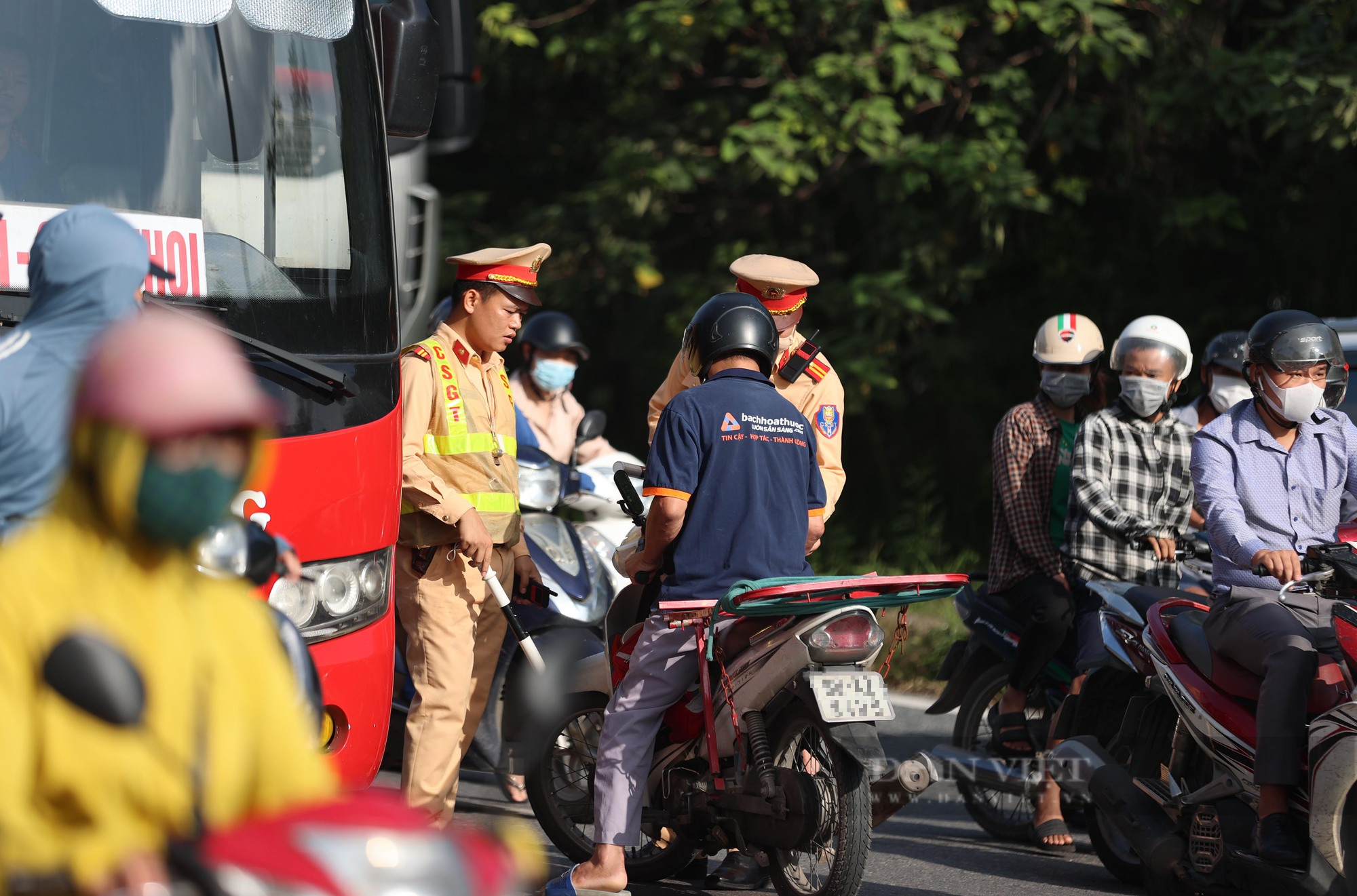 Đi vào cao tốc, nhiều xe máy quay đầu bỏ chạy khi thấy CSGT - Ảnh 7.