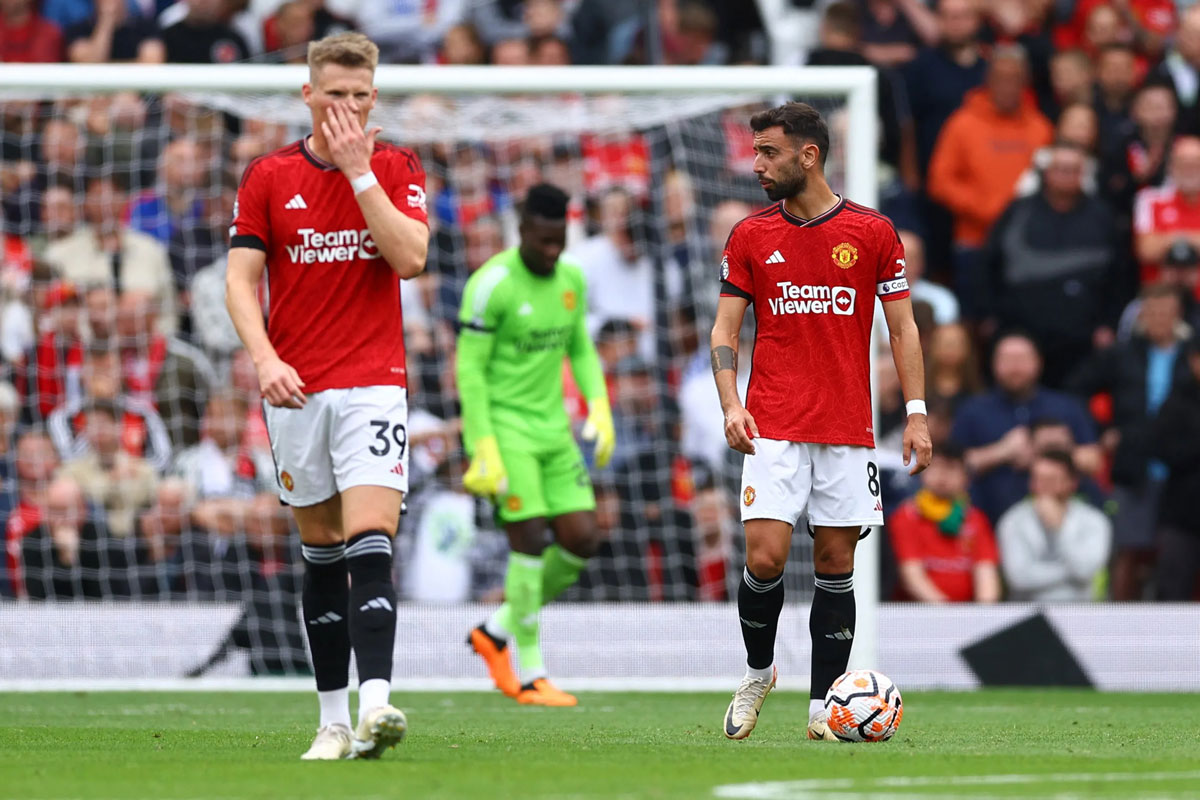 4 cầu thủ M.U ẩu đả với nhau sau trận thua muối mặt trước Brighton - Ảnh 1.