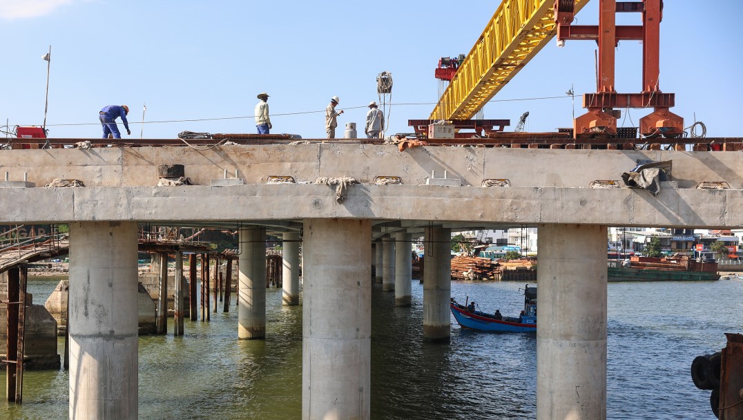 Nha Trang: Tiến độ hoàn thiện cầu Xóm Bóng đạt 100% - Ảnh 1. Nha Trang: Tiến độ hoàn thiện cầu Xóm Bóng đạt 100% - Ảnh 1.