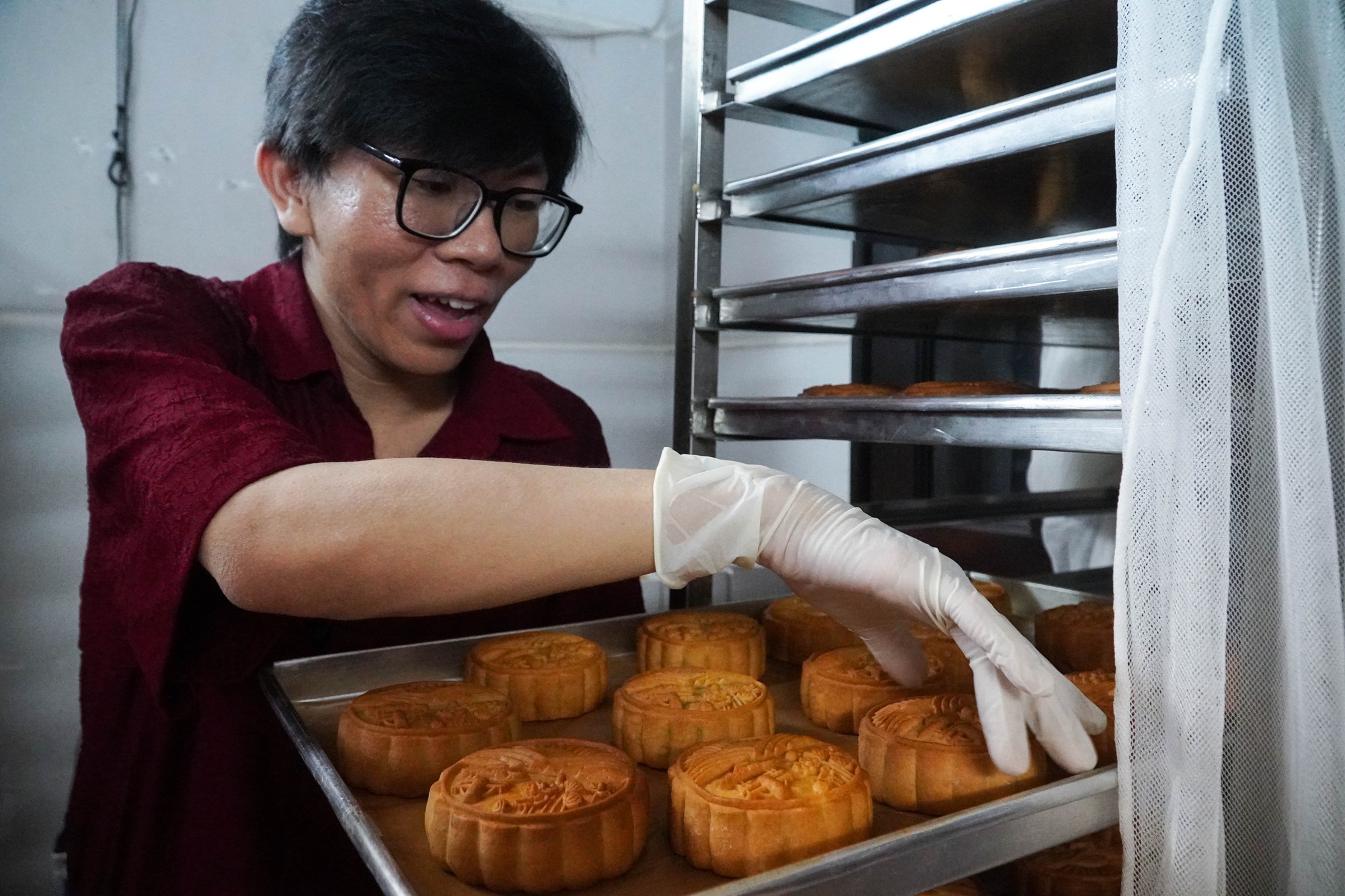 Dát vàng lên bánh trung thu - Ảnh 5.