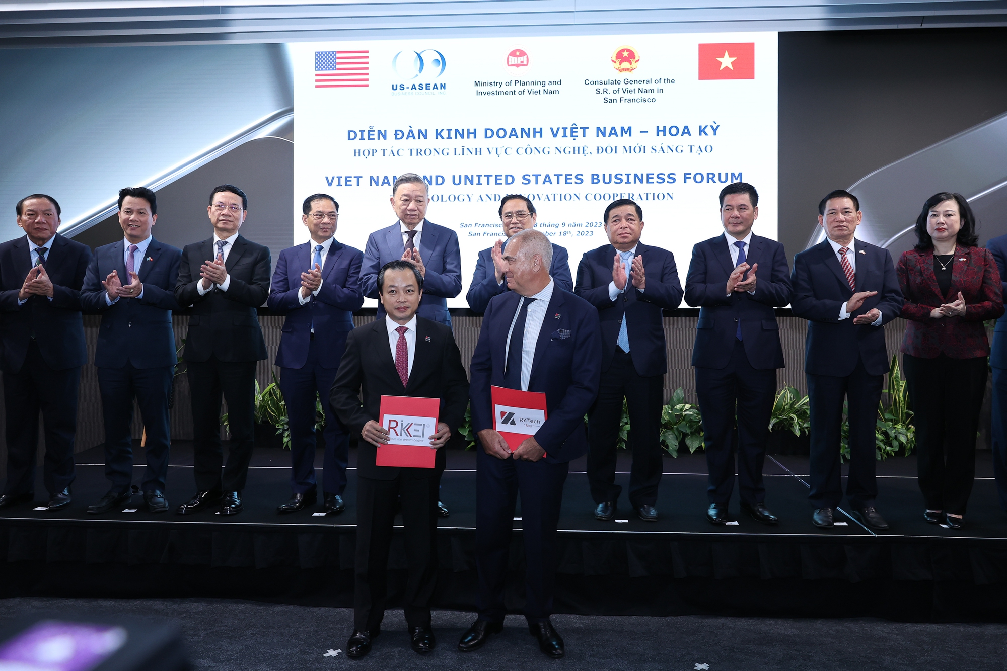 Đề nghị doanh nghiệp Hoa Kỳ góp phần ủng hộ một Việt Nam 'mạnh, độc lập, tự cường và thịnh vượng' - Ảnh 6. Đề nghị doanh nghiệp Hoa Kỳ góp phần ủng hộ một Việt Nam 'mạnh, độc lập, tự cường và thịnh vượng' - Ảnh 6.