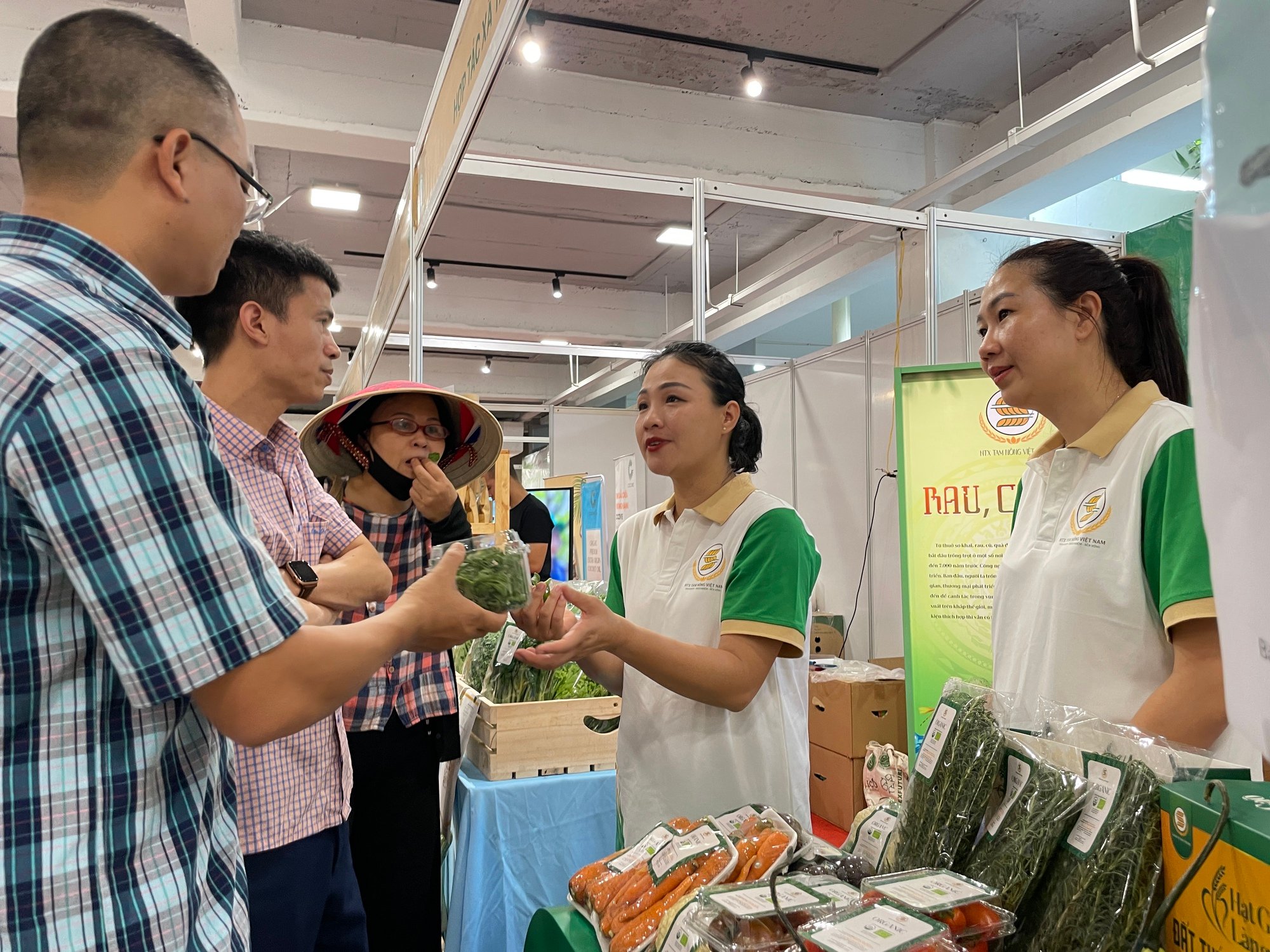 Thực phẩm hữu cơ đổ về TP.HCM, vì sao giá cao vẫn bán chạy? - Ảnh 5.