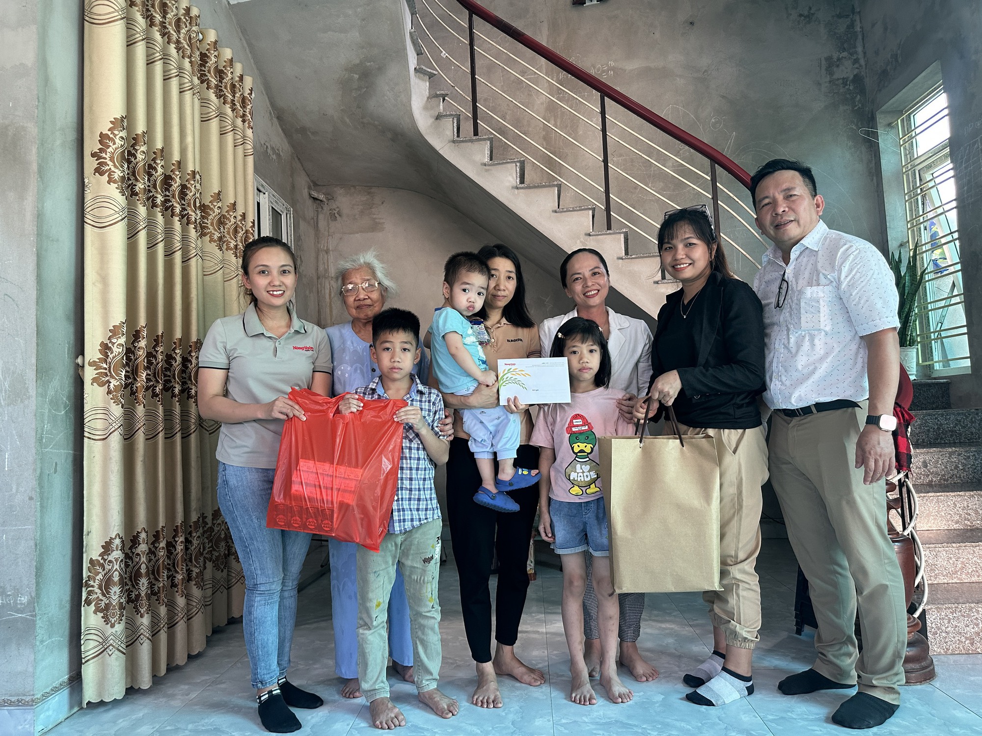 Bức thư cảm động của cậu bé mồ côi cha gửi Báo Dân Việt và các mạnh thường quân nhân ngày lễ Quốc Khánh - Ảnh 3.