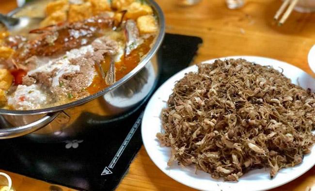 Một thứ đặc sản “kỳ lạ”, chỉ ngoi lên mặt nước vào sáng sớm mà vạn người mê, giá tới 500.000 đồng/kg - Ảnh 10. Một thứ đặc sản “kỳ lạ”, chỉ ngoi lên mặt nước vào sáng sớm mà vạn người mê, giá tới 500.000 đồng/kg - Ảnh 10.
