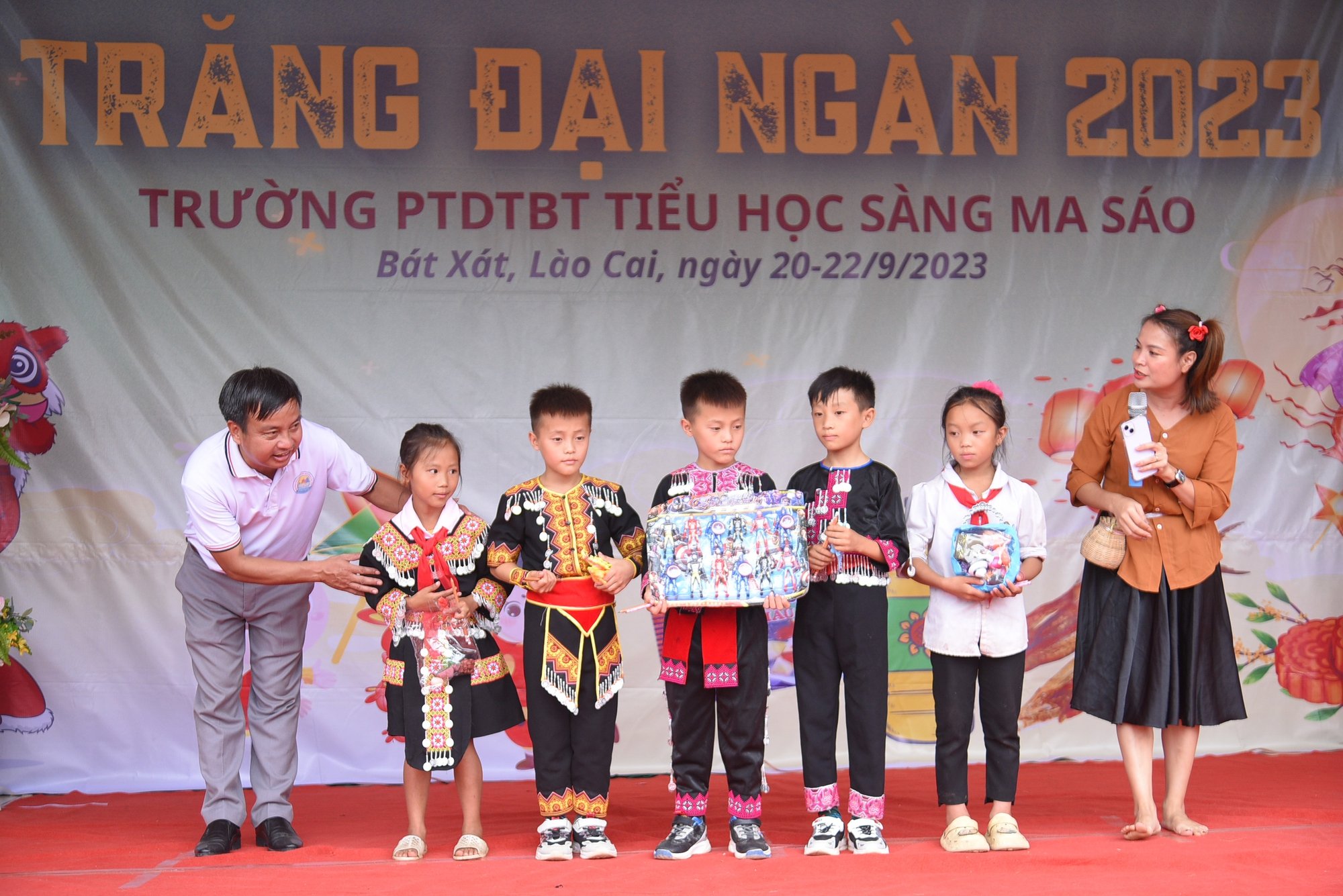 “Con chưa bao giờ được đón một ngày lễ Trung thu vui như thế”  - Ảnh 17.