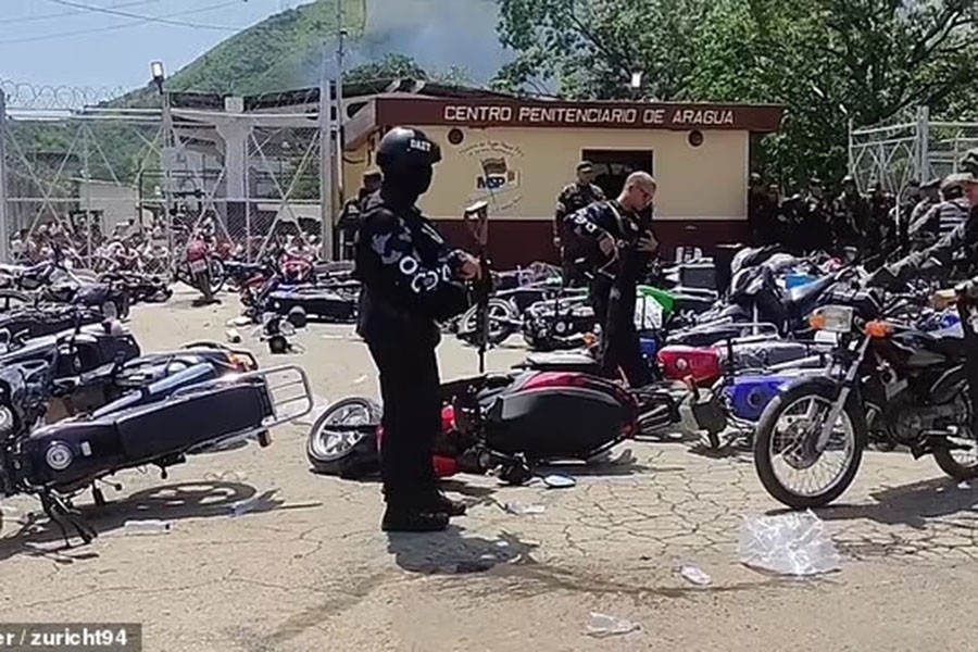 Hình ảnh mới nhất vụ Venezuela trấn áp băng đảng biến nhà tù thành tụ điểm ăn chơi - Ảnh 4.