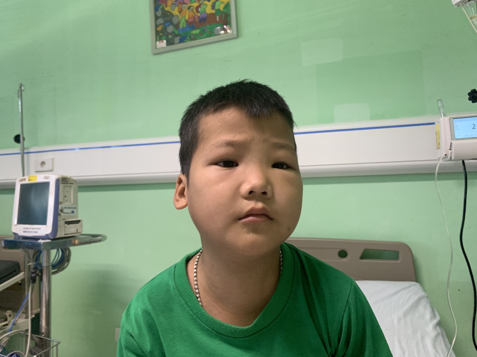 “Con không muốn mắc bệnh và nằm viện nữa, con chỉ muốn được về nhà đi học” - Ảnh 1.