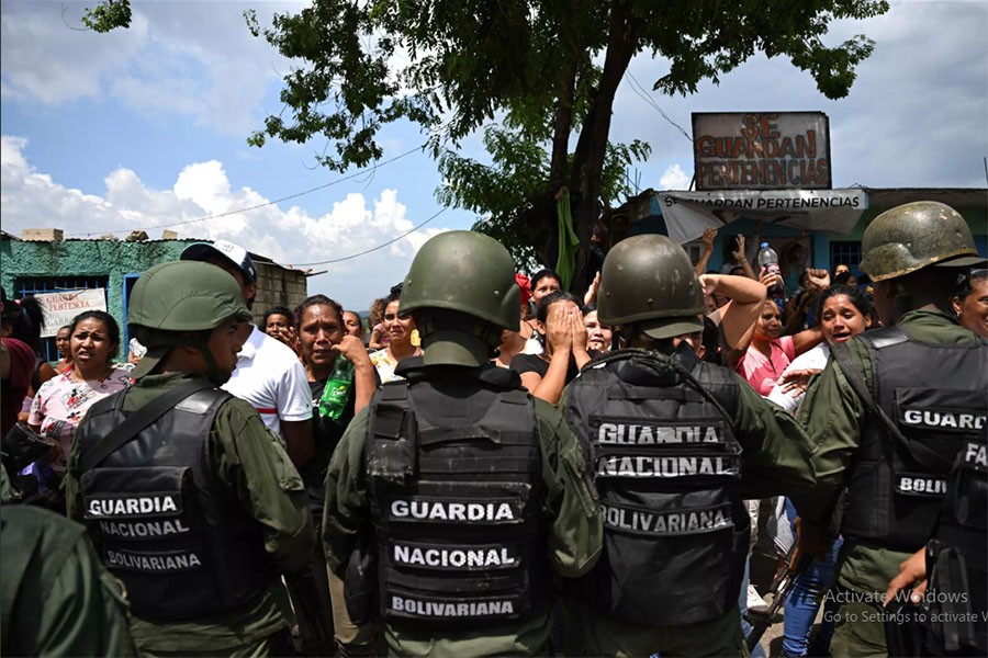 Hình ảnh mới nhất vụ Venezuela trấn áp băng đảng biến nhà tù thành tụ điểm ăn chơi - Ảnh 9.