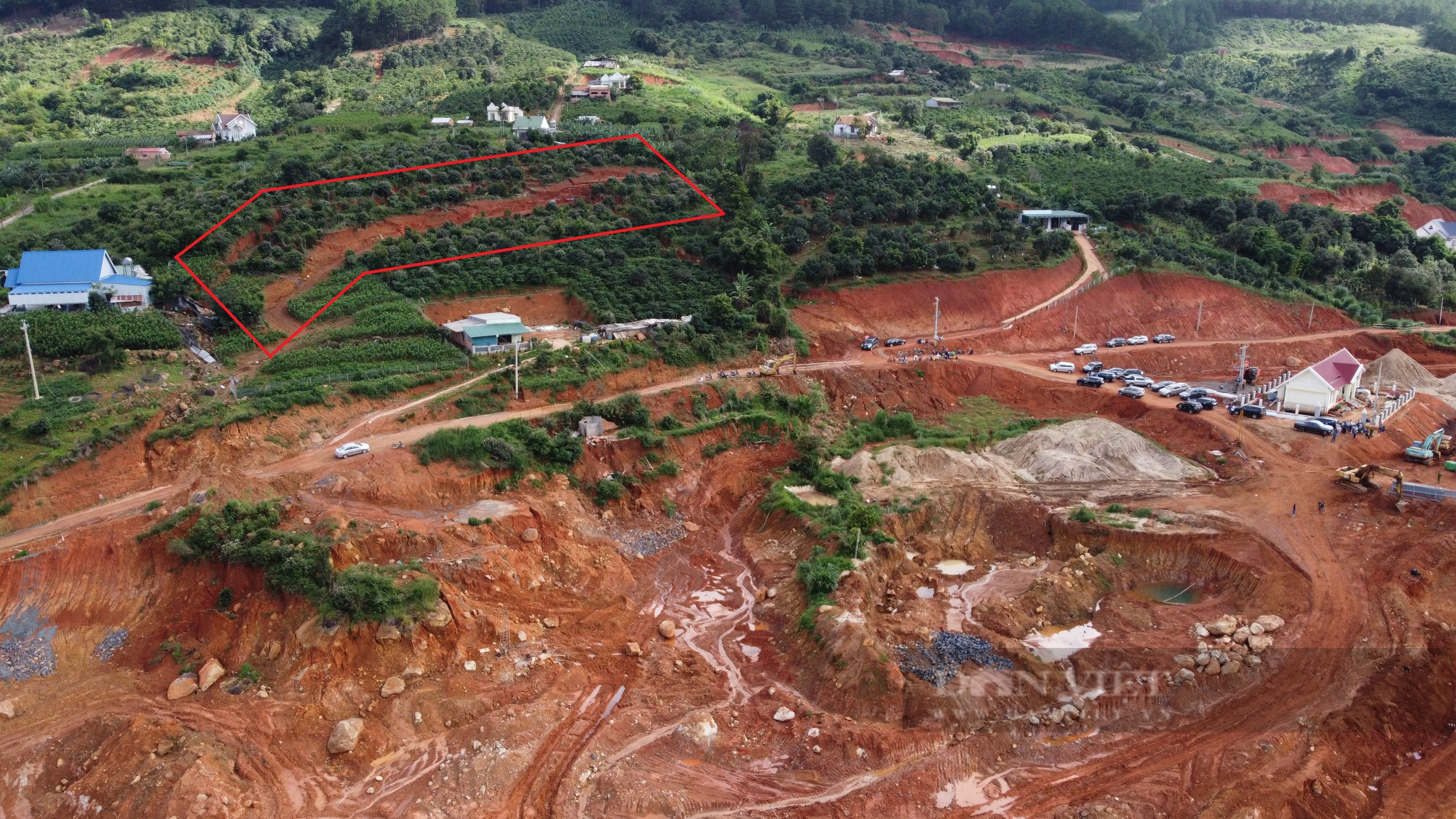 Sạt trượt gần hồ Đông Thanh (Lâm Đồng) vẫn rất phức tạp, khó lường với 4 cung trượt - Ảnh 1.