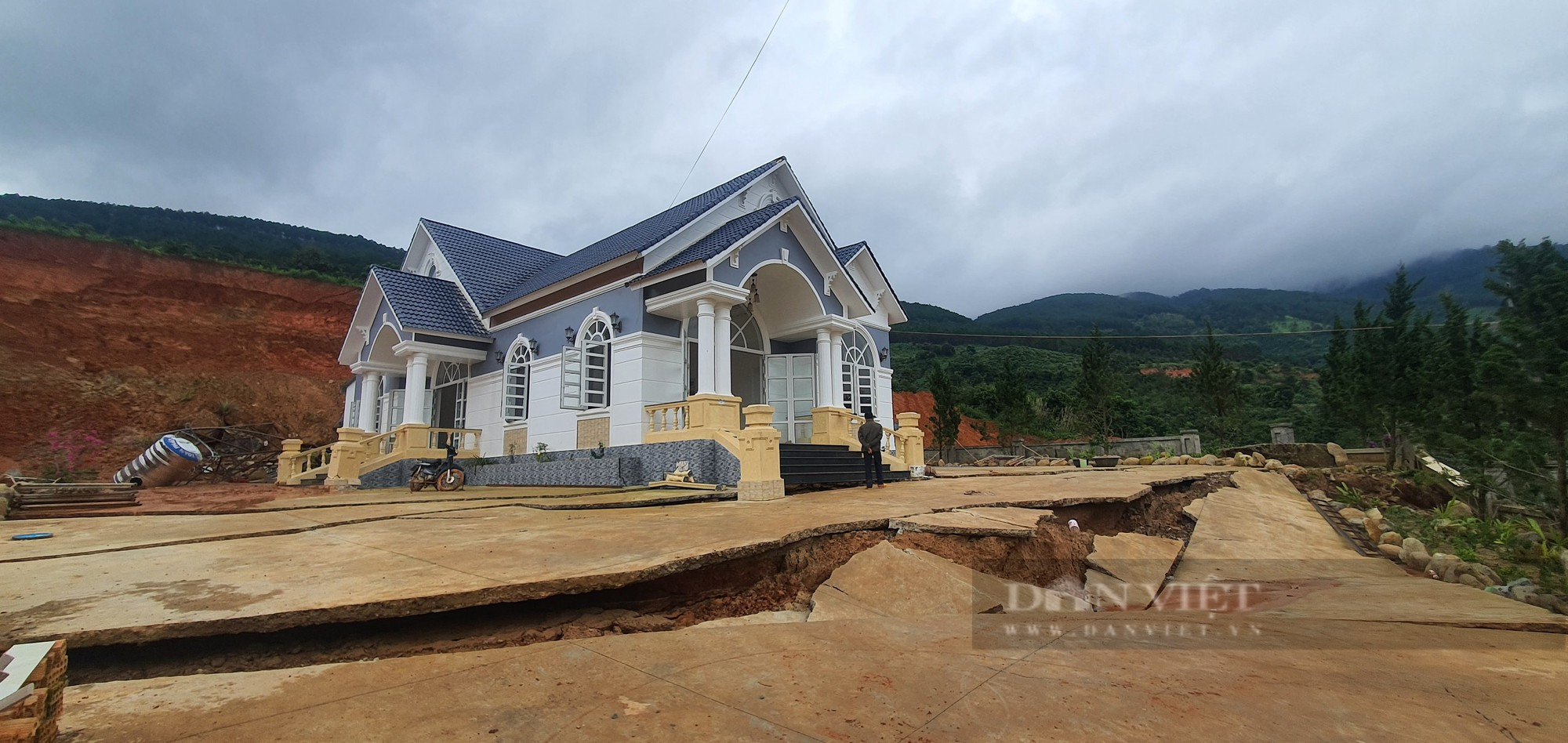 Sạt trượt gần hồ Đông Thanh (Lâm Đồng) vẫn rất phức tạp, khó lường với 4 cung trượt - Ảnh 4.
