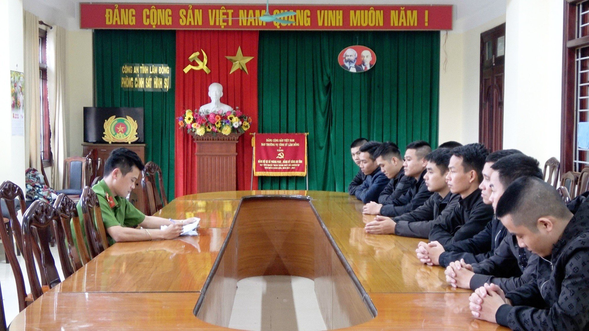 Bắt hàng chục đối tượng từ Hà Nam vào TP.Đà Lạt, cho vay tín dụng đen tới 10 tỷ đồng  - Ảnh 1.