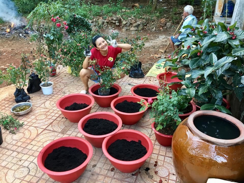 &quot;Nữ hoàng cảnh nóng&quot; màn ảnh Việt khoe khu vườn &quot;thẳng cánh cò bay&quot; - Ảnh 18.