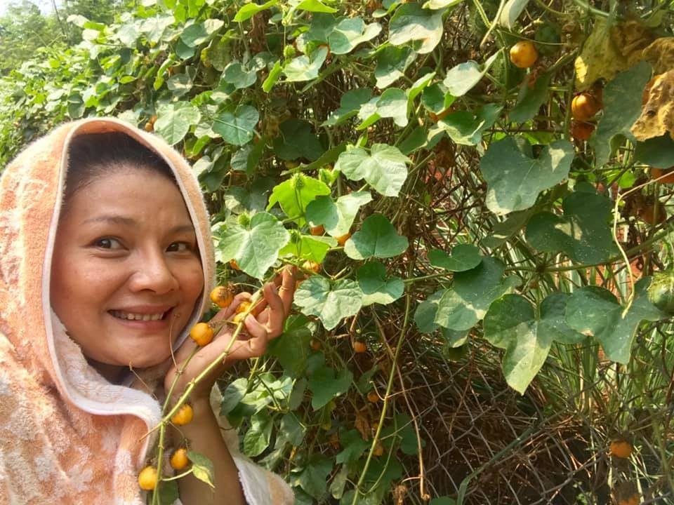 &quot;Nữ hoàng cảnh nóng&quot; màn ảnh Việt khoe khu vườn &quot;thẳng cánh cò bay&quot; - Ảnh 20.