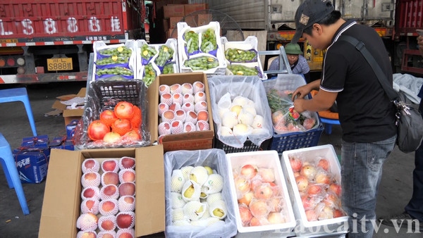 Nhộn nhịp chợ nông sản Kim Thành  - Ảnh 1.
