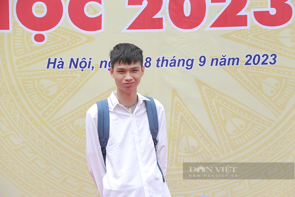 Thủ khoa Trường ĐH Thủy lợi nhận học bổng toàn khóa học: &quot;Gia đình là động lực để em cố gắng&quot; - Ảnh 2.