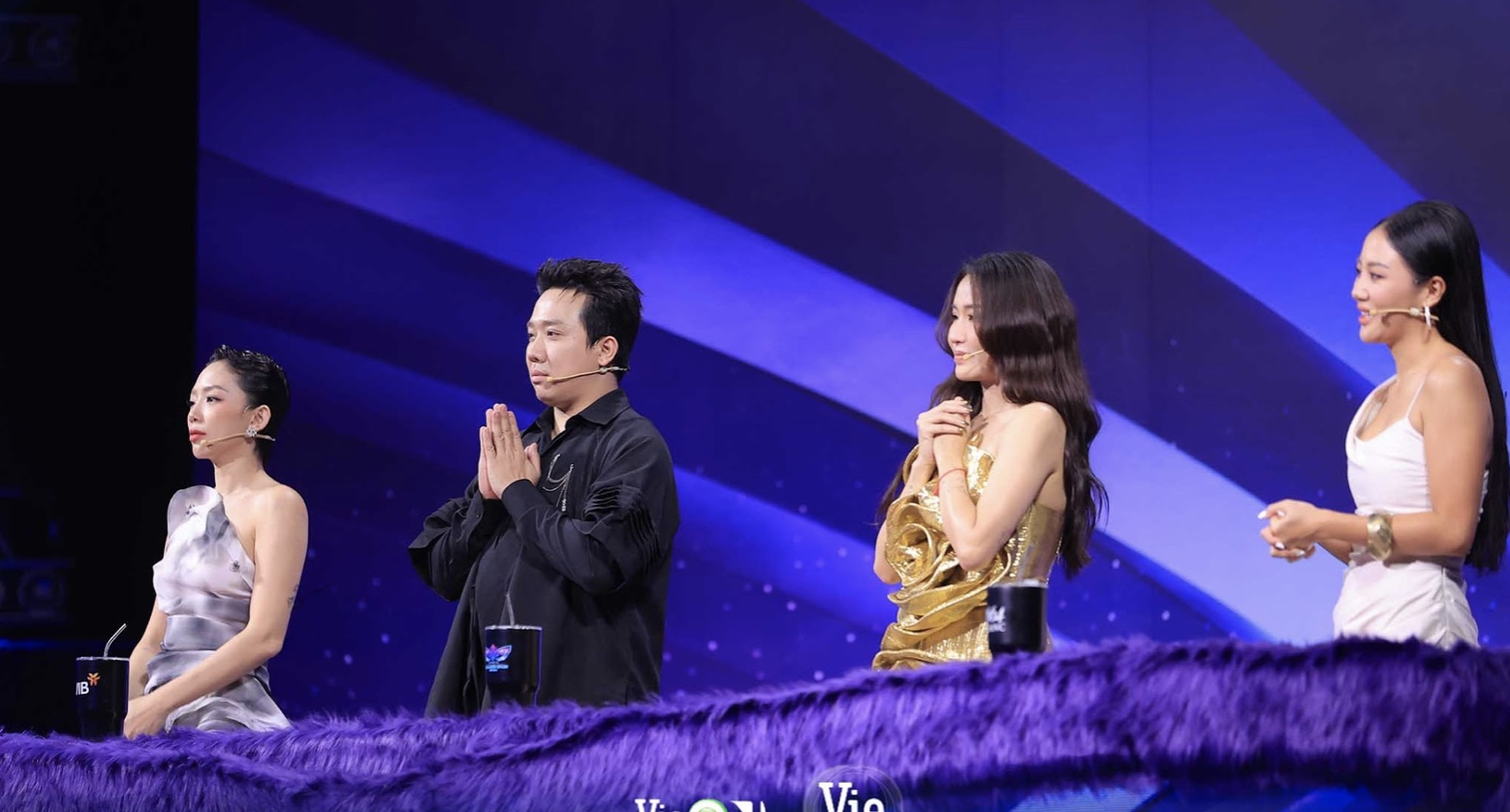 Trấn Thành lại rơi nước mắt đầm đìa tại gameshow &quot;Ca sĩmặt nạ&quot; - Ảnh 2.