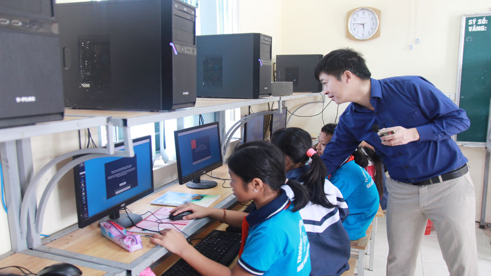 Sẽ sửa đổi, bổ sung các quy định về tiền lương, phụ cấp với giáo viên  - Ảnh 1.