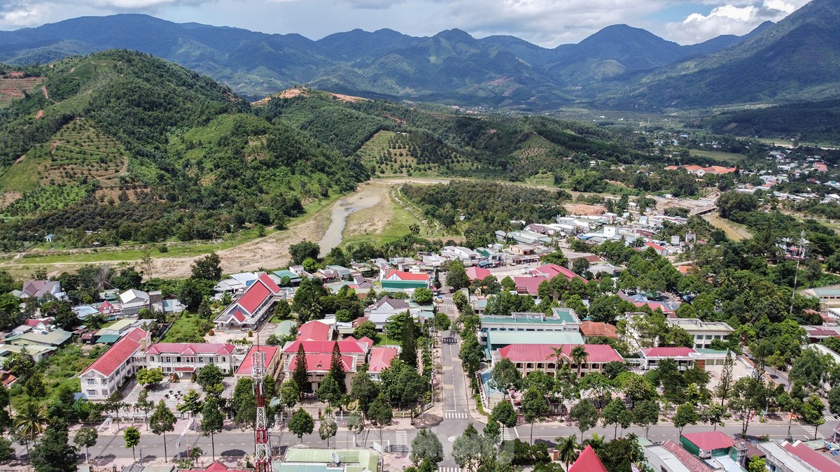 'Hái ra tiền' nhờ giá sầu riêng phi mã, nông dân Khánh Sơn thu về 700 triệu đến 1 tỷ đồng/ha - Ảnh 30.
