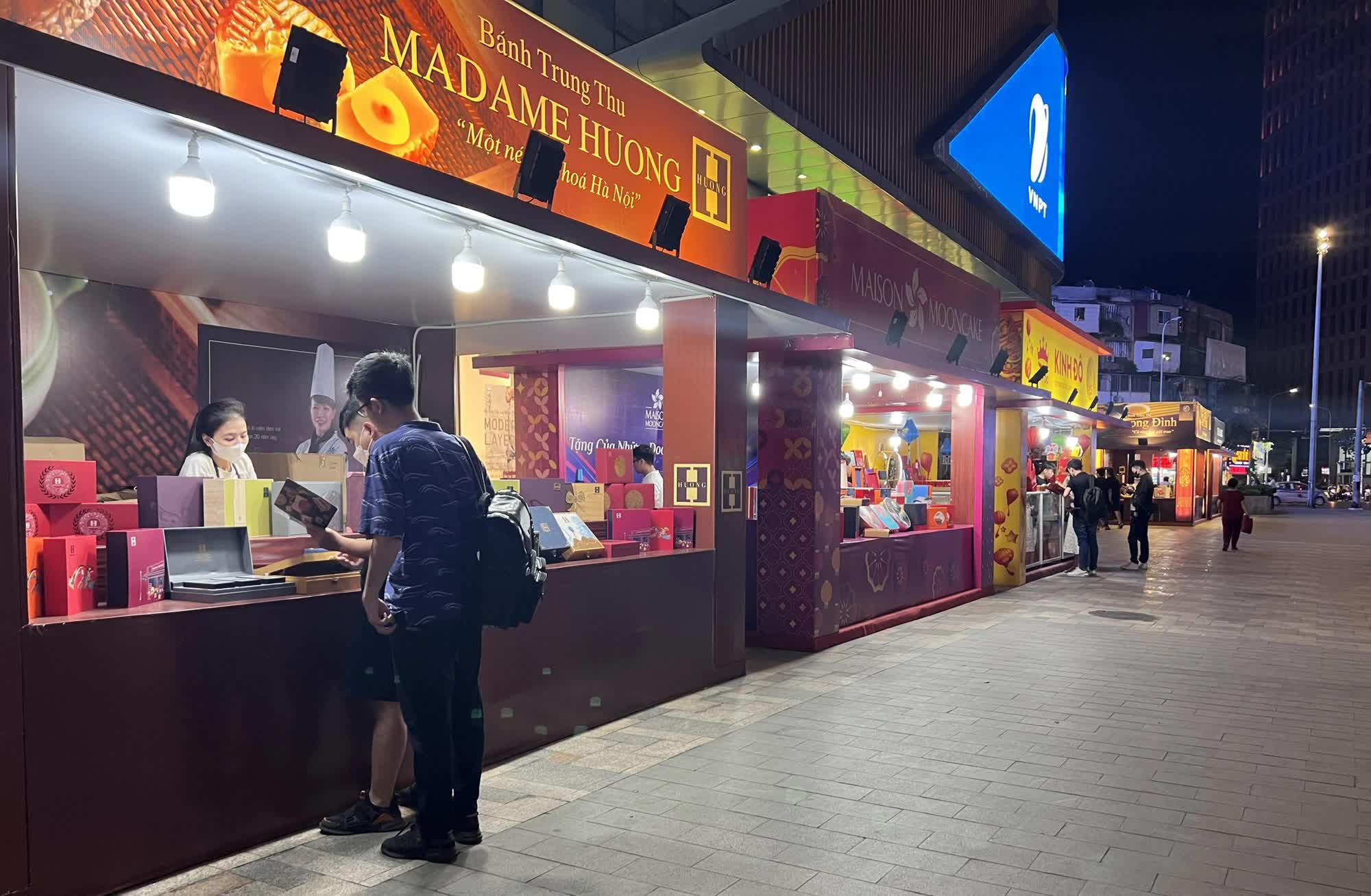 Nhiều cửa hàng, ít người mua - Ảnh 7.