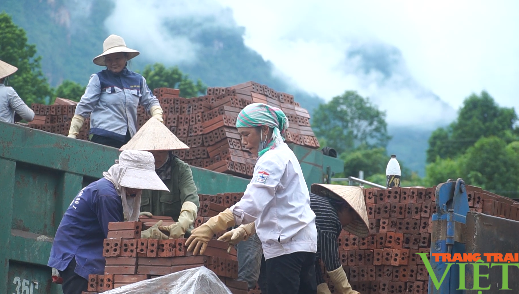 Huyện biên giới Phong Thổ của Lai Châu đẩy mạnh thu hút đầu tư, phát triển kinh tế - Ảnh 3.