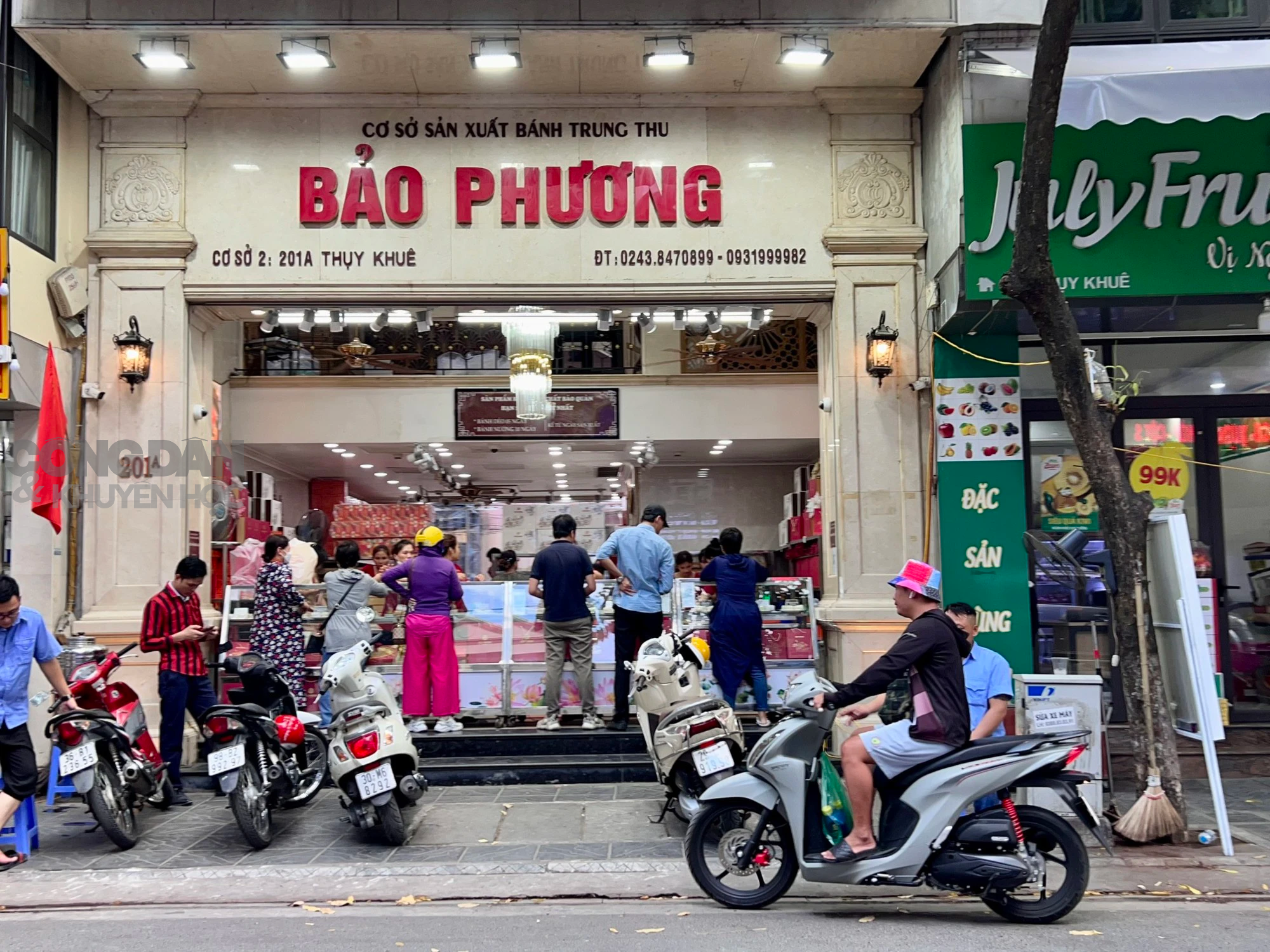 Nhiều cửa hàng, ít người mua - Ảnh 3.
