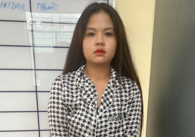 'Hotgirl' giấu ma túy trong người bị cảnh sát bắt quả tang khi kiểm tra tụ điểm ăn chơi Boom Boo Club - Ảnh 2.