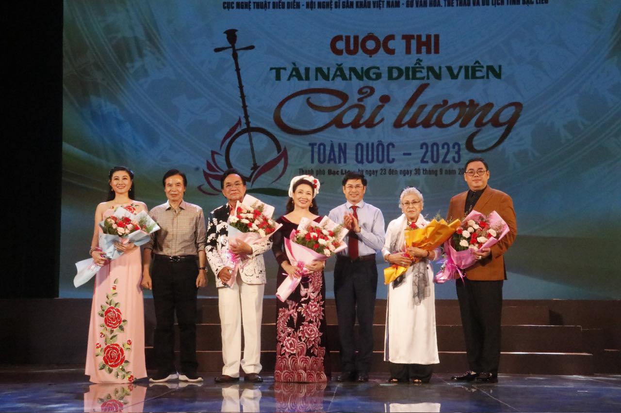Vì sự trường tồn của cải lương, các đoàn nghệ thuật phía Bắc không ngại “đọ tài” với phía Nam trên đất Bạc Liêu - Ảnh 3.