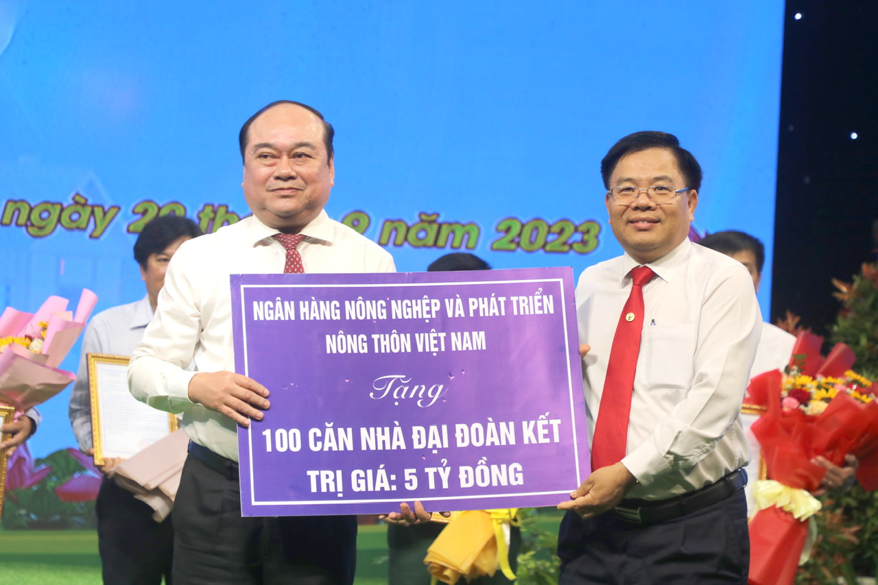 Agribank tài trợ nhà 100 căn nhà &quot;Đại đoàn kết&quot; tại tỉnh Hậu Giang - Ảnh 2.