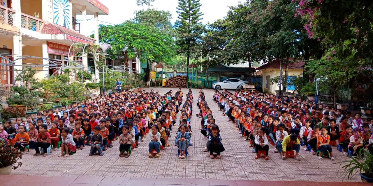 Nậm Pồ: Đẩy mạnh hoạt động tuyên truyền pháp luật an toàn giao thông tại trường học. - Ảnh 3. Nậm Pồ: Đẩy mạnh hoạt động tuyên truyền pháp luật an toàn giao thông tại trường học. - Ảnh 3.