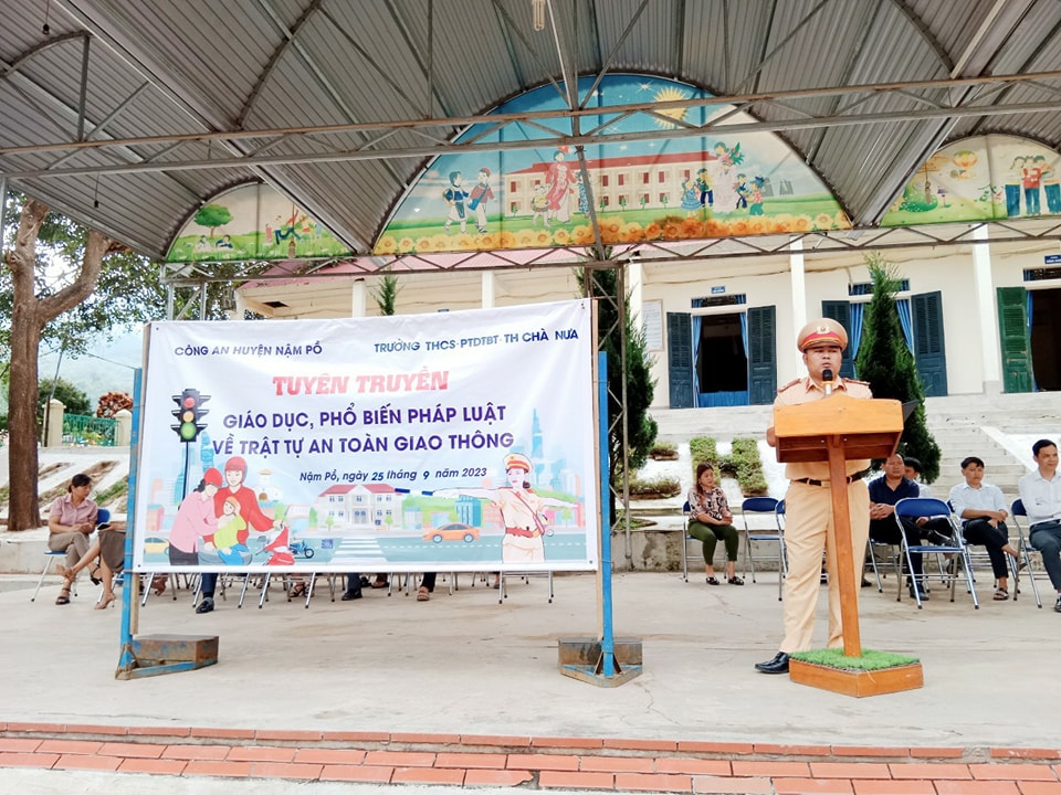Nậm Pồ: Đẩy mạnh hoạt động tuyên truyền pháp luật an toàn giao thông tại trường học. - Ảnh 1. Nậm Pồ: Đẩy mạnh hoạt động tuyên truyền pháp luật an toàn giao thông tại trường học. - Ảnh 1.