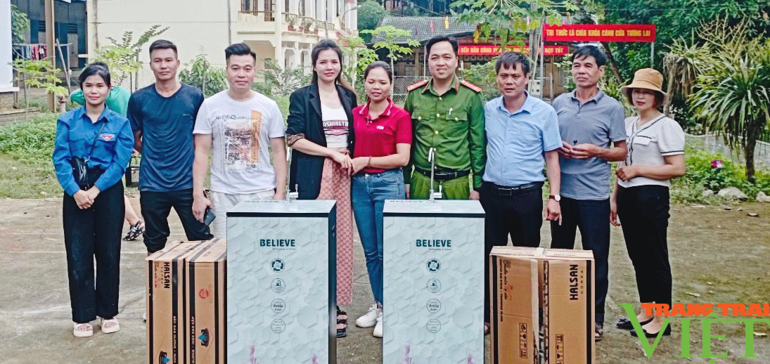 Tết trung thu sớm cho trẻ em vùng cao, vùng xa Sơn La - Ảnh 4. Tết trung thu sớm cho trẻ em vùng cao, vùng xa Sơn La - Ảnh 4.