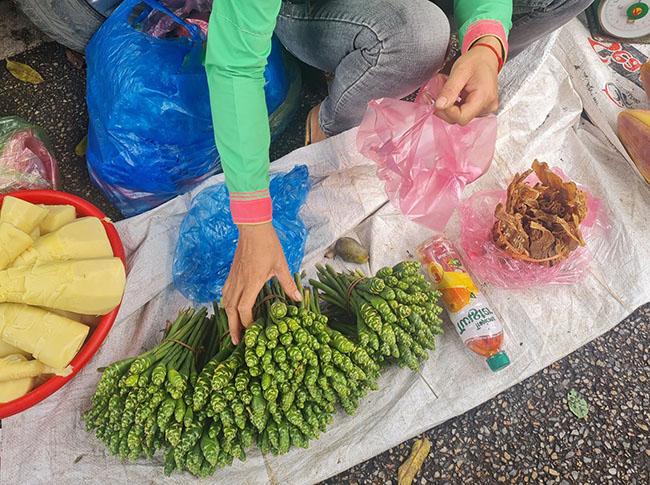 Thứ nụ hoa mỗi năm xuất hiện một lần, trước chả ai ăn giờ lùng mua, giá 70.000 đồng/kg - Ảnh 4. Thứ nụ hoa mỗi năm xuất hiện một lần, trước chả ai ăn giờ lùng mua, giá 70.000 đồng/kg - Ảnh 4.