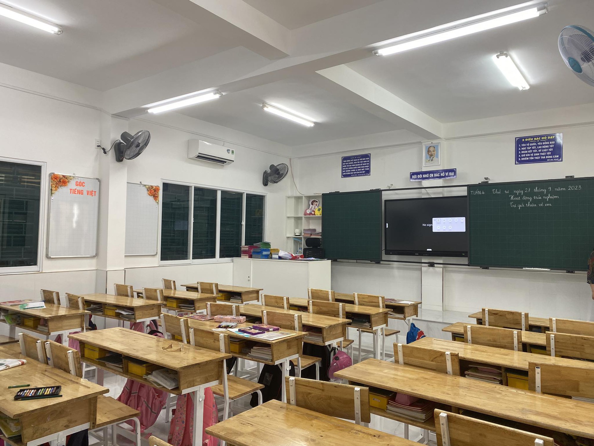 Yêu cầu trả lại tiền thu, chi sai và phê bình hiệu trưởng, GVCN tại Trường Tiểu học Hồng Hà - Ảnh 1.