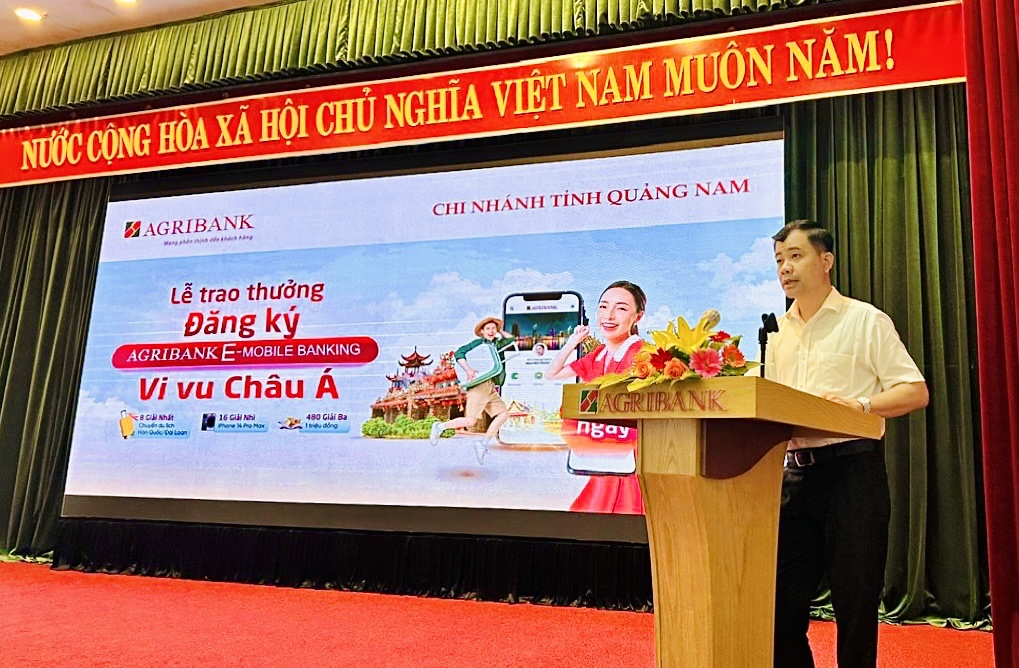 Agribank Quảng Nam trao thưởng Chương trình khuyến mãi “Đăng ký Agribank E-Mobile Banking – Vi vu Châu Á” - Ảnh 2.