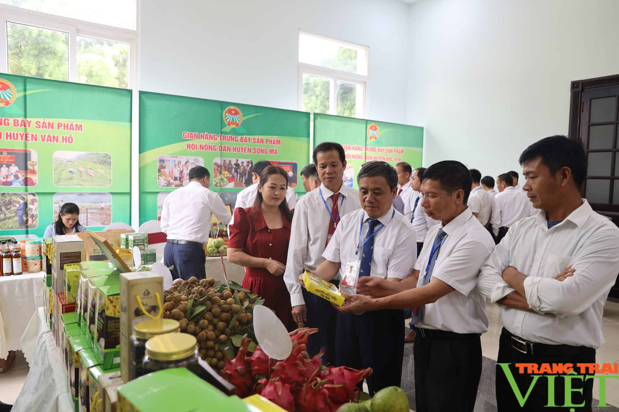 Vinh danh các tác phẩm báo chí, ca khúc, ảnh nghệ thuật và tôn vinh sản phẩm nông nghiệp tiêu biểu Sơn La - Ảnh 2. Vinh danh các tác phẩm báo chí, ca khúc, ảnh nghệ thuật và tôn vinh sản phẩm nông nghiệp tiêu biểu Sơn La - Ảnh 2.