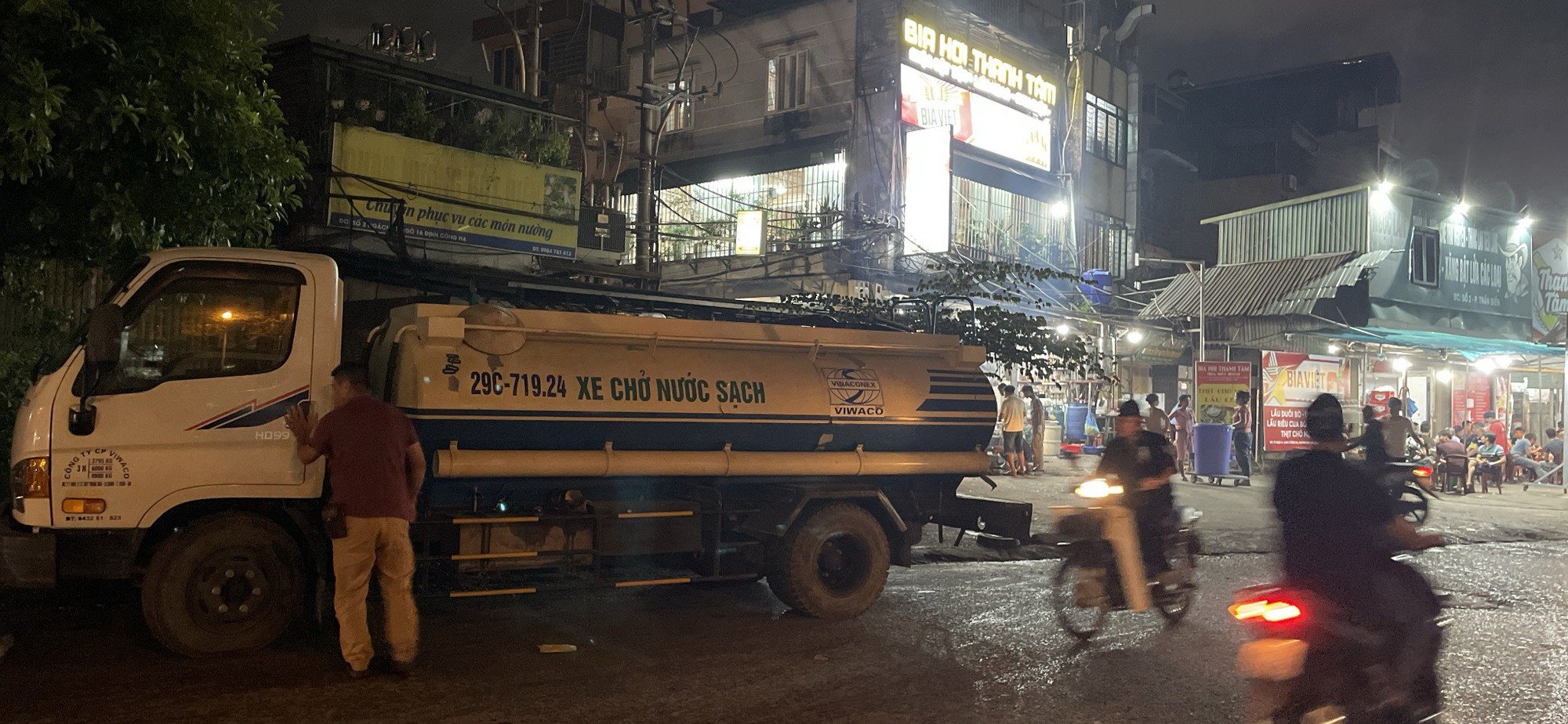 Nhiều hộ dân bức xúc vì nước sinh hoạt có mùi như nước cống: Chủ tịch Quận chỉ đạo các đơn vị xử lý - Ảnh 3.