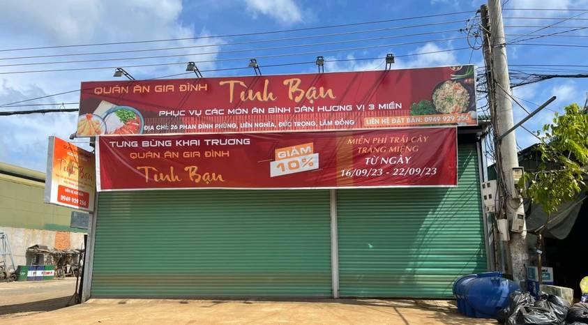 Xông vào phòng ngủ giết người vì ghen - Ảnh 1.
