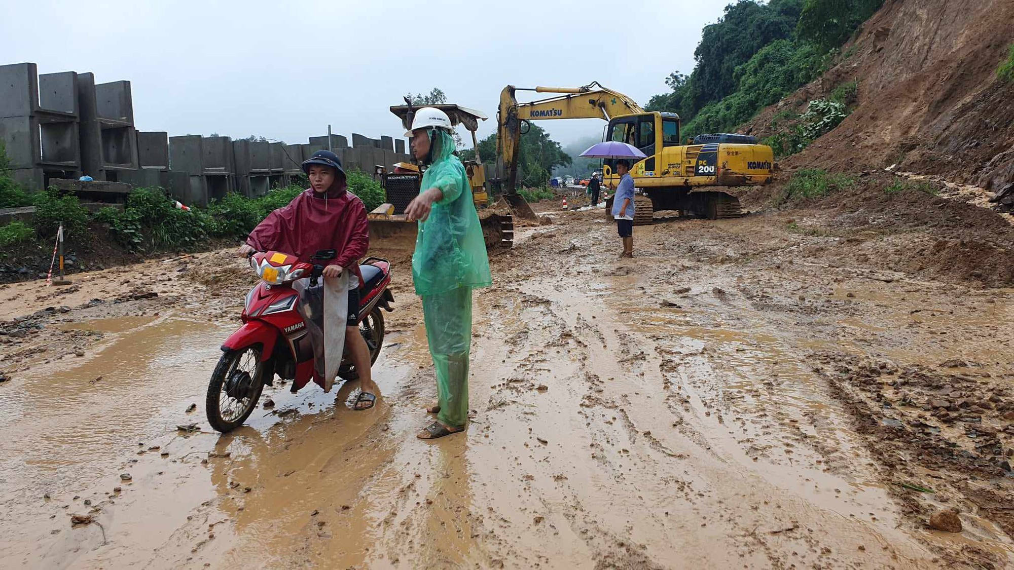 Hòa Bình: Vị trí sạt lở trên Quốc lộ 6 đoạn qua dốc Cun đã được khắc phục - Ảnh 2.