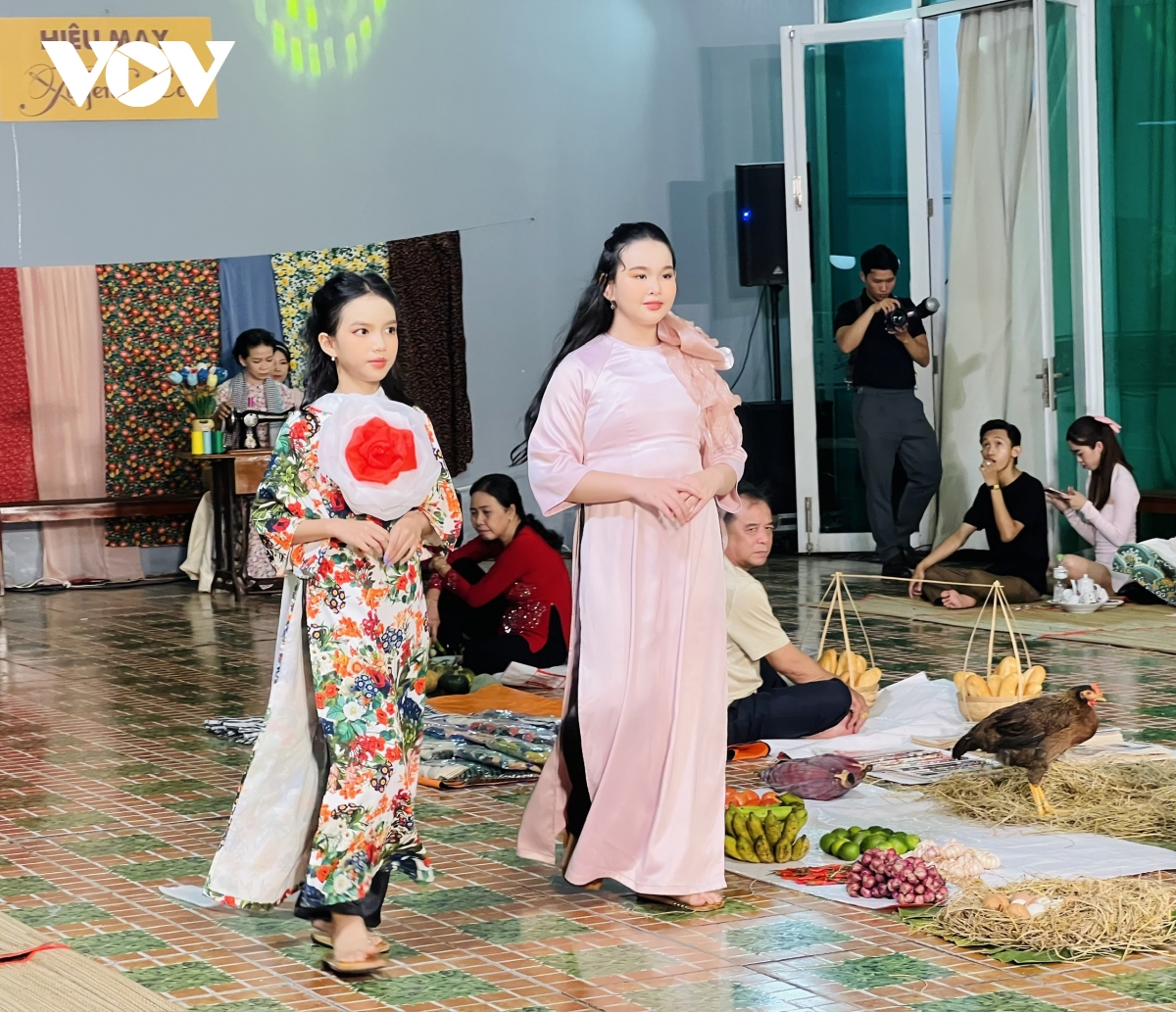 Trẻ em Cần Thơ tái hiện trang phục chợ quê xưa và tìm hiểu văn hóa sông nước - Ảnh 5.