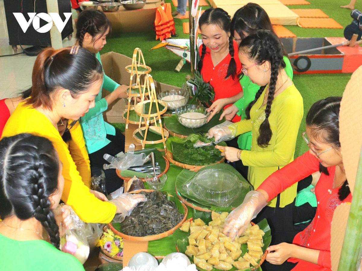 Trẻ em Cần Thơ tái hiện trang phục chợ quê xưa và tìm hiểu văn hóa sông nước - Ảnh 10.