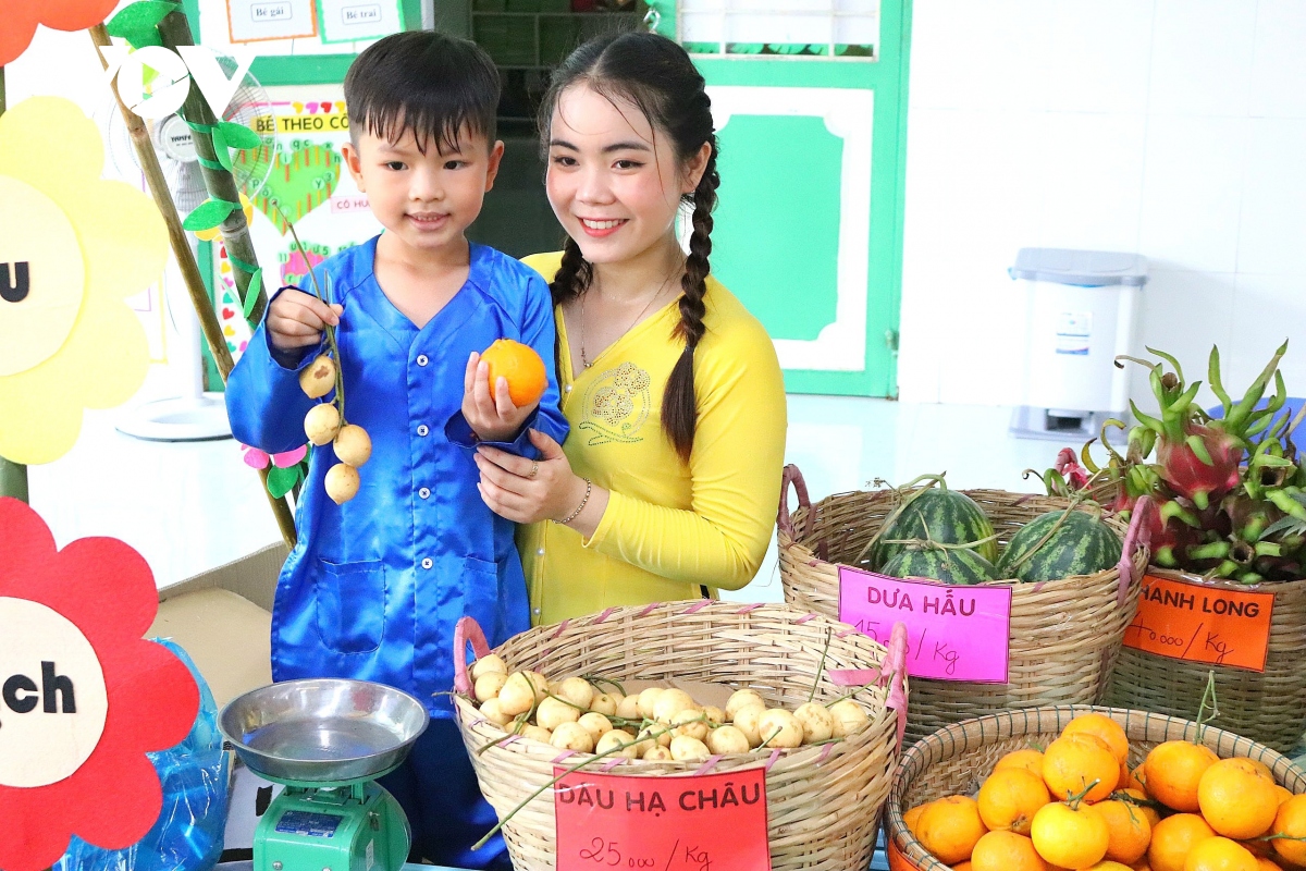 Trẻ em Cần Thơ tái hiện trang phục chợ quê xưa và tìm hiểu văn hóa sông nước - Ảnh 11.