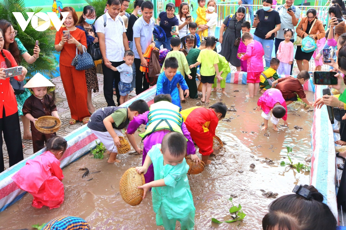Trẻ em Cần Thơ tái hiện trang phục chợ quê xưa và tìm hiểu văn hóa sông nước - Ảnh 14.