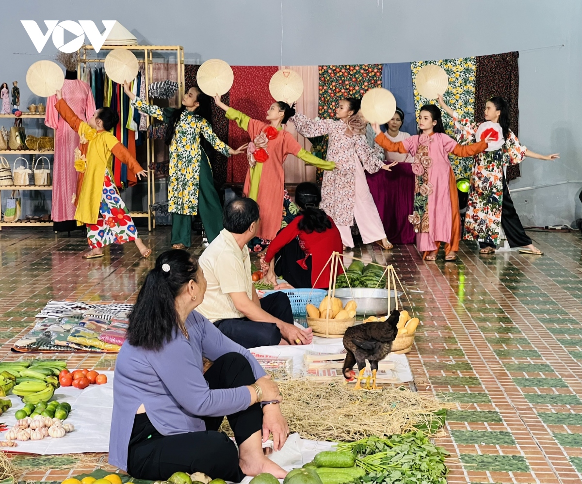 Trẻ em Cần Thơ tái hiện trang phục chợ quê xưa và tìm hiểu văn hóa sông nước - Ảnh 6.