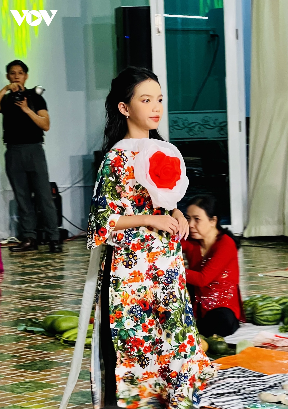 Trẻ em Cần Thơ tái hiện trang phục chợ quê xưa và tìm hiểu văn hóa sông nước - Ảnh 2.