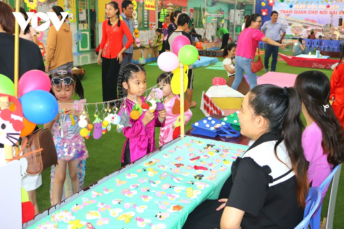 Trẻ em Cần Thơ tái hiện trang phục chợ quê xưa và tìm hiểu văn hóa sông nước - Ảnh 9.