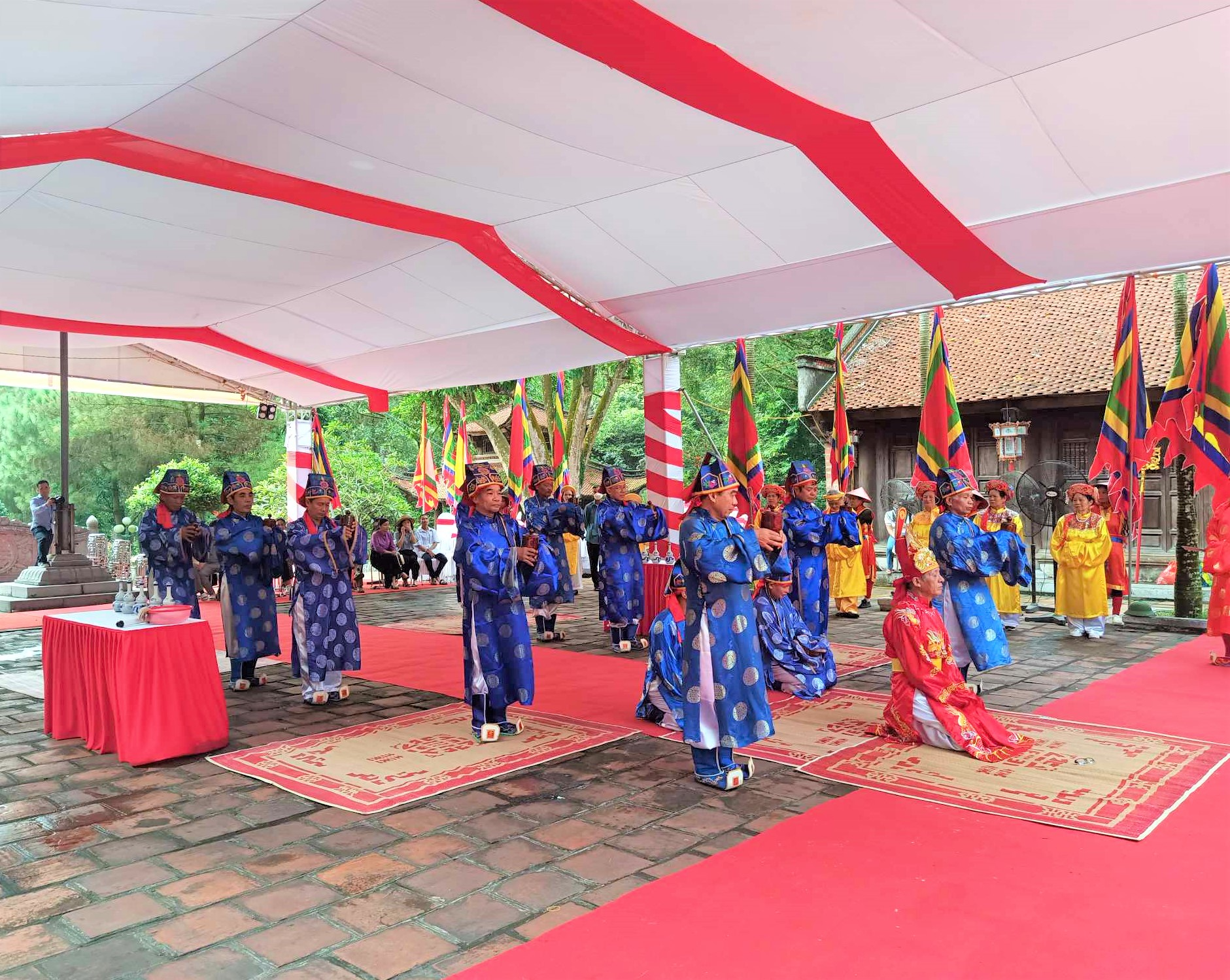 Hải Dương: Dâng hương tưởng niệm 581 năm ngày mất Anh hùng Dân tộc, Danh nhân Văn hoá Thế giới Nguyễn Trãi - Ảnh 7.
