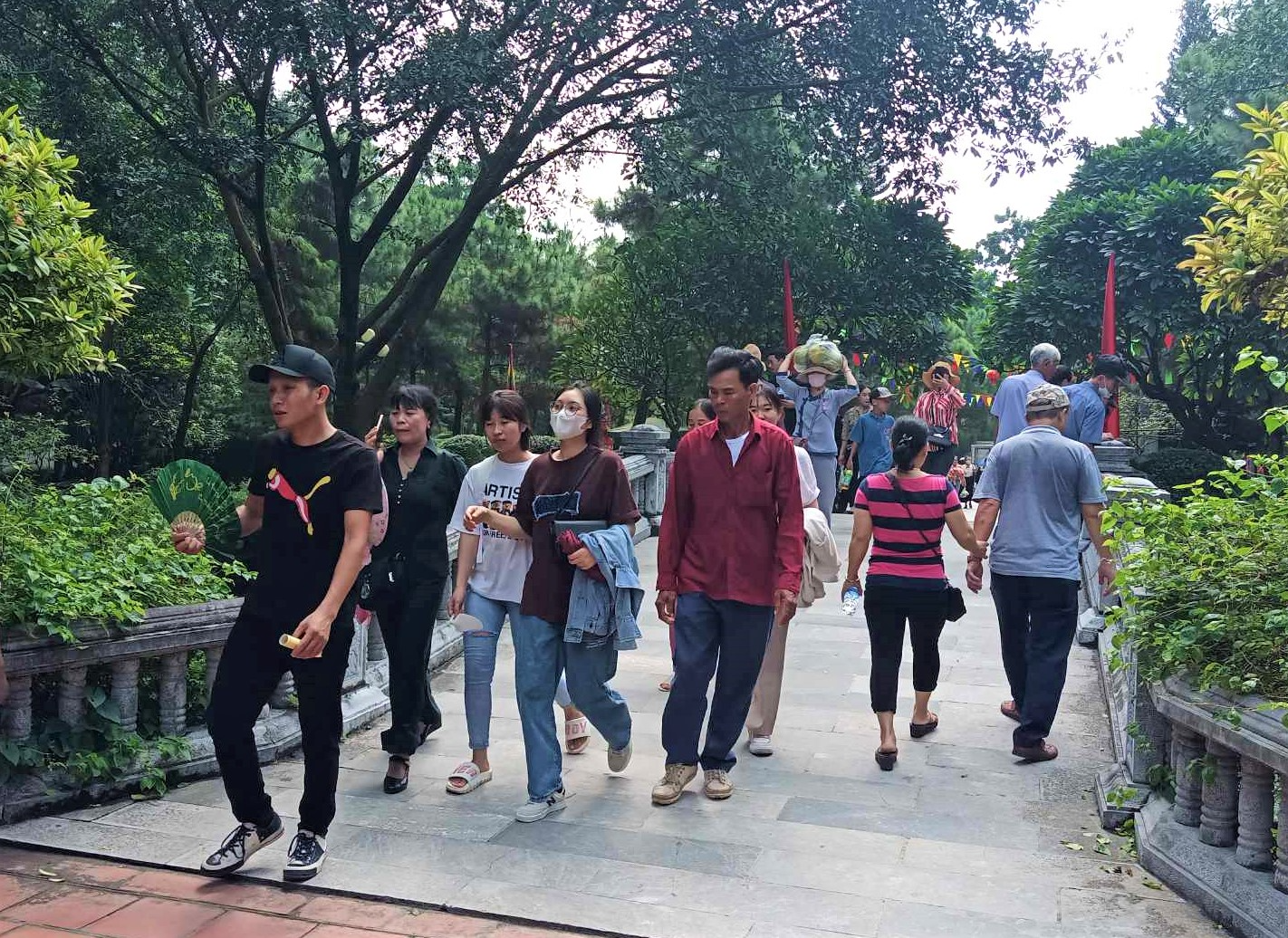 Hải Dương: Dâng hương tưởng niệm 581 năm ngày mất Anh hùng Dân tộc, Danh nhân Văn hoá Thế giới Nguyễn Trãi - Ảnh 8.