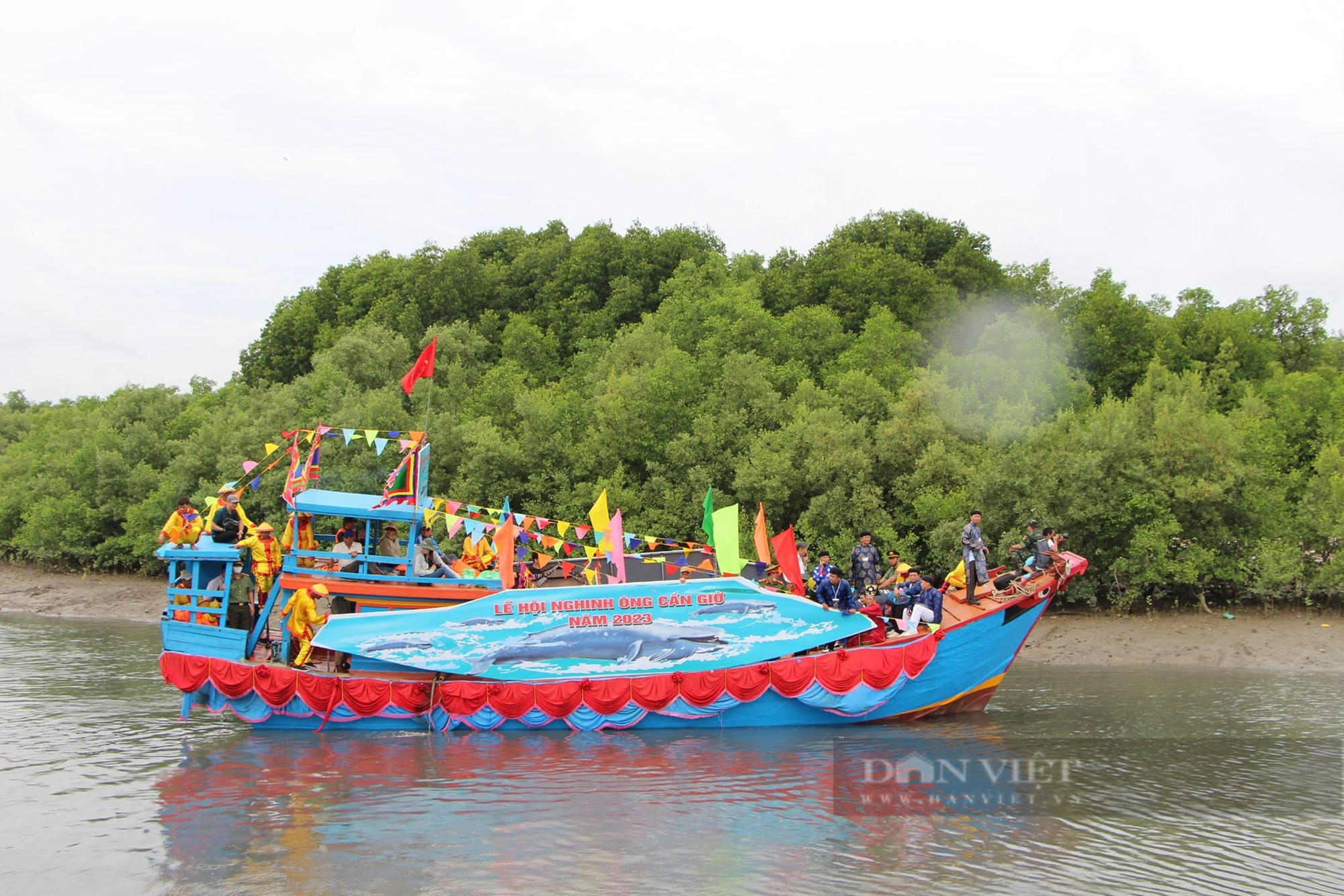 200 ghe, tàu rước “Sắc phong Thần Ðức Ông Nam Hải” tại Cần Giờ - Ảnh 4.