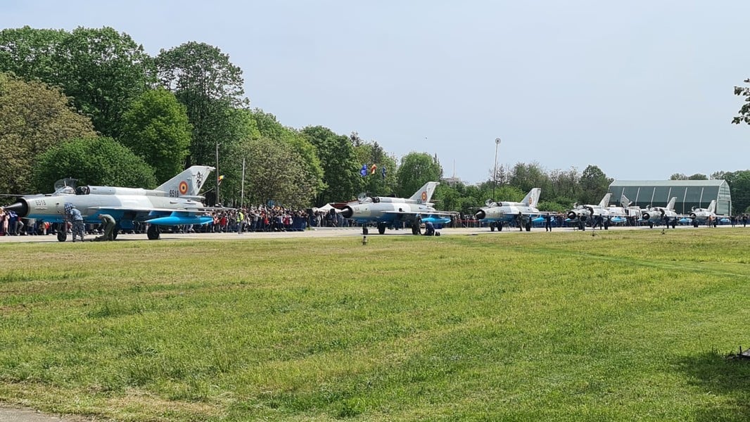 Vì sao tiêm kích MiG-21 cực kỳ nguy hiểm khi được hoán cải thành UAV cảm tử? - Ảnh 1.